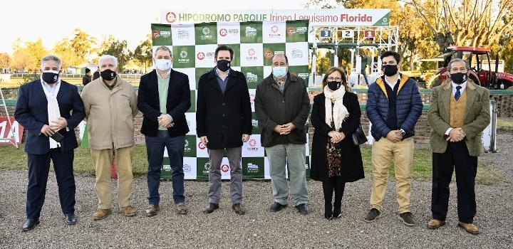 Ministro Germán Cardoso, Intendente Guillermo López y eq. de Mintur e IDF en Hipódromo de Florida