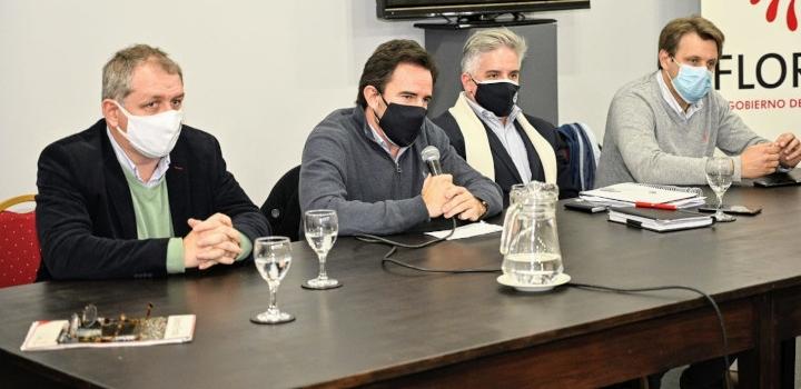 Ministro Germán Cardoso, Intendente Guillermo López y equipos de Mintur e IDF reunidos con privados