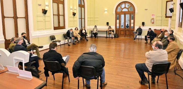 Ministro Germán Cardoso, Intendente Carmelo Vidalín y equipos MINTUR e Intendencia de Durazno, reunidos con operadores Ministro Germán Cardoso, Intendente Carmelo Vidalín y equipos técnicos reunidos con operadores