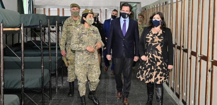 Ministro Cardoso y Embajadora Faye O’Connor, en recorrida por instalaciones del Batallón Florida de Infantería Nº 1 Ministro Cardoso y Embajadora Faye O’Connor en recorrida por instalaciones del Batallón Florida