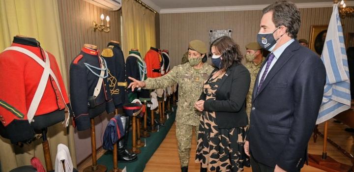 Ministro Cardoso y Embajadora Faye O’Connor, en recorrida por instalaciones del Batallón Florida de Infantería Nº 1 Ministro Cardoso y Embajadora Faye O’Connor en recorrida por instalaciones del Batallón Florida