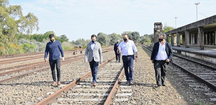 Ministro Germán Cardoso recorre Estación de AFE en ciudad de Salto Ministro Germán Cardoso recorre Estación de AFE en ciudad de Salto