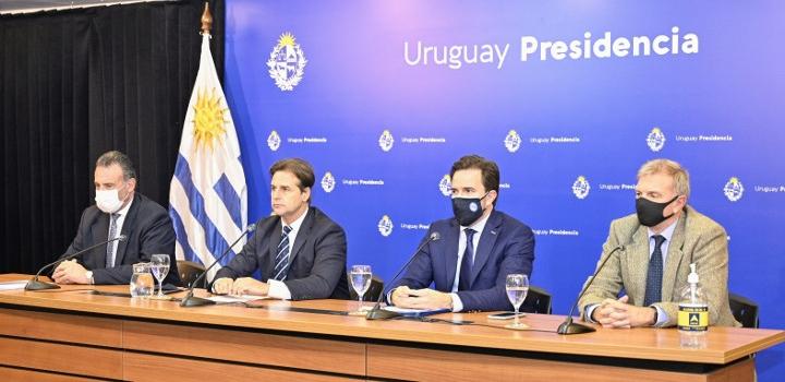 Gobierno anuncia en conferencia de prensa, apertura de fronteras del Uruguay en dos etapas Presidente Lacalle Pou, Ministro Cardoso, Ministro Salinas y Secretario de Deporte Bauzá