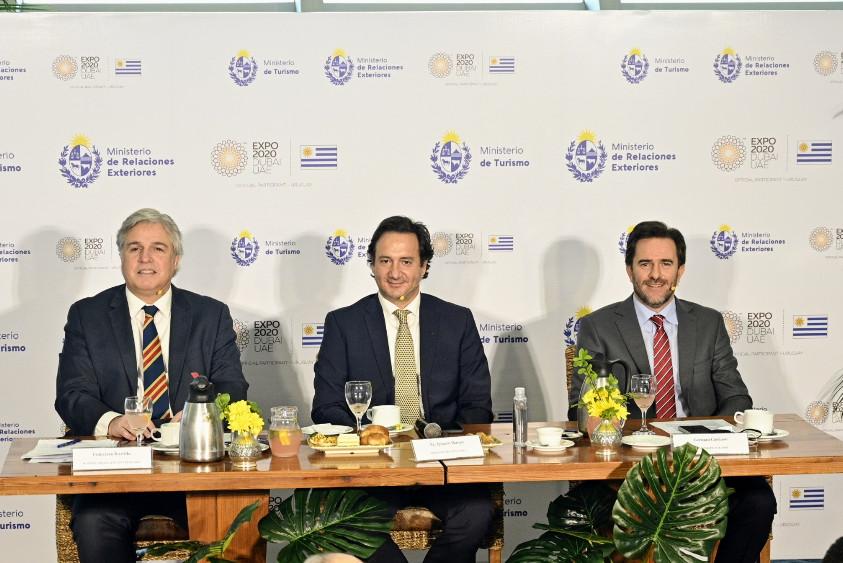 Ministro de Turismo, Germán Cardoso, Canciller Francisco Bustillo y Director Ejecutivo de CERES, Ignacio Munyo Ministro de Turismo, Germán Cardoso, Canciller Francisco Bustillo y Director de CERES, Ignacio Munyo
