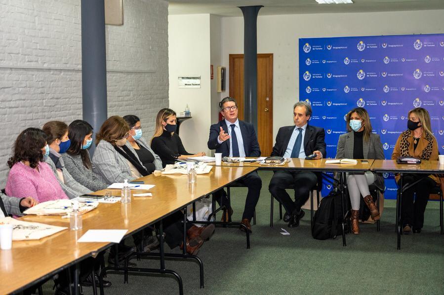 Capacitación de funcionarios Capacitación de funcionarios