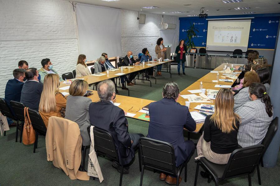 Capacitación de funcionarios Capacitación de funcionarios