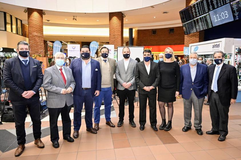 Lanzamiento de Campaña Primavera - Verano de Destino Termas, en Shopping Terminal Tres Cruces 