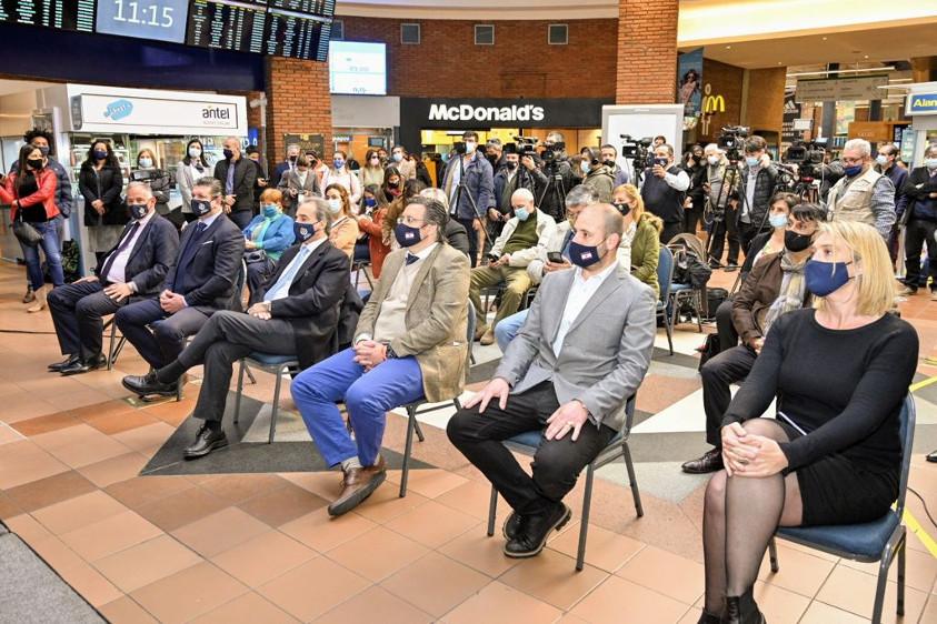 Lanzamiento de Campaña Primavera - Verano de Destino Termas, en Shopping Terminal Tres Cruces 