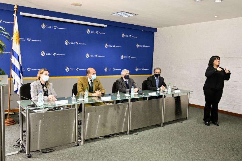 Ministerio de Turismo y MIDES firman convenio para fortalecer el turismo inclusivo Ministerio de Turismo y MIDES firman convenio para fortalecer el turismo inclusivo