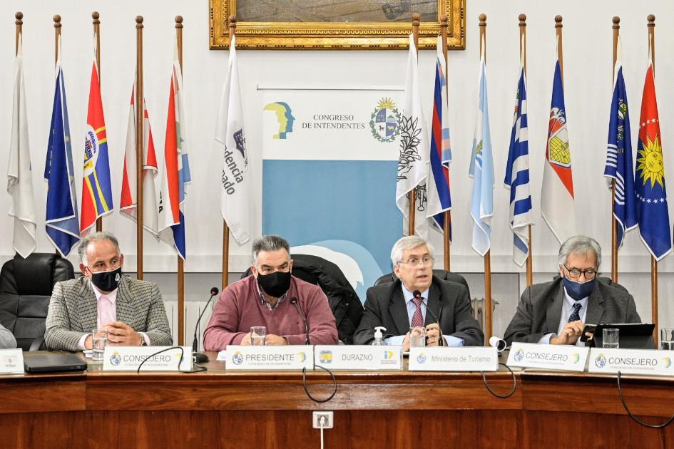 Autoridades del Mintur se reunieron con el Congreso de Intendentes Autoridades del Mintur se reunieron con el Congreso de Intendentes