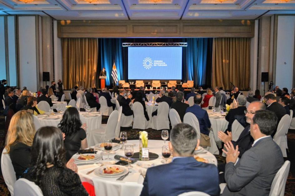 Conferencia- Cámara Uruguaya de Turismo Conferencia- Cámara Uruguaya de Turismo