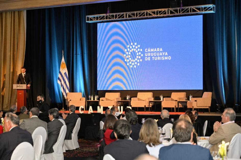 Conferencia- Cámara Uruguaya de Turismo Conferencia- Cámara Uruguaya de Turismo