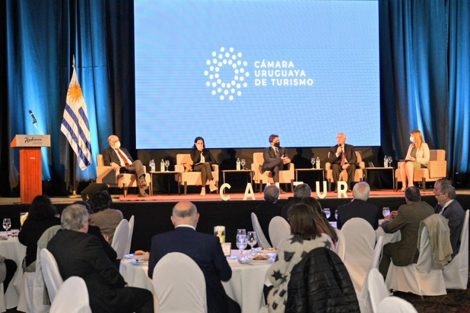 Conferencia- Cámara Uruguaya de Turismo Conferencia- Cámara Uruguaya de Turismo