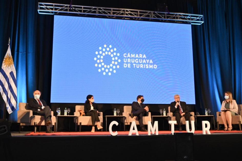 Conferencia- Cámara Uruguaya de Turismo Conferencia- Cámara Uruguaya de Turismo