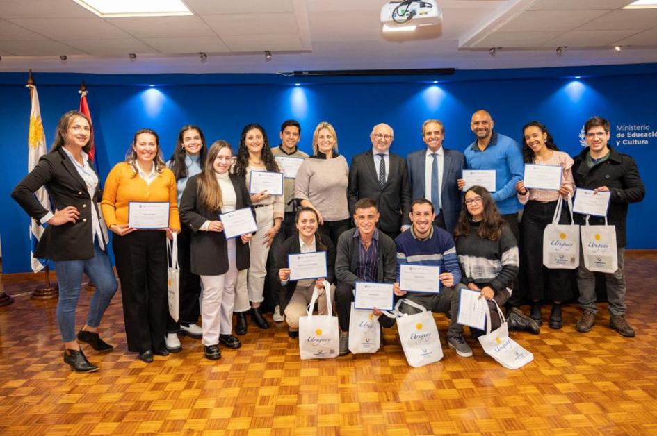 Reconocimiento a estudiantes presentes en la Conferencia de UNESCO