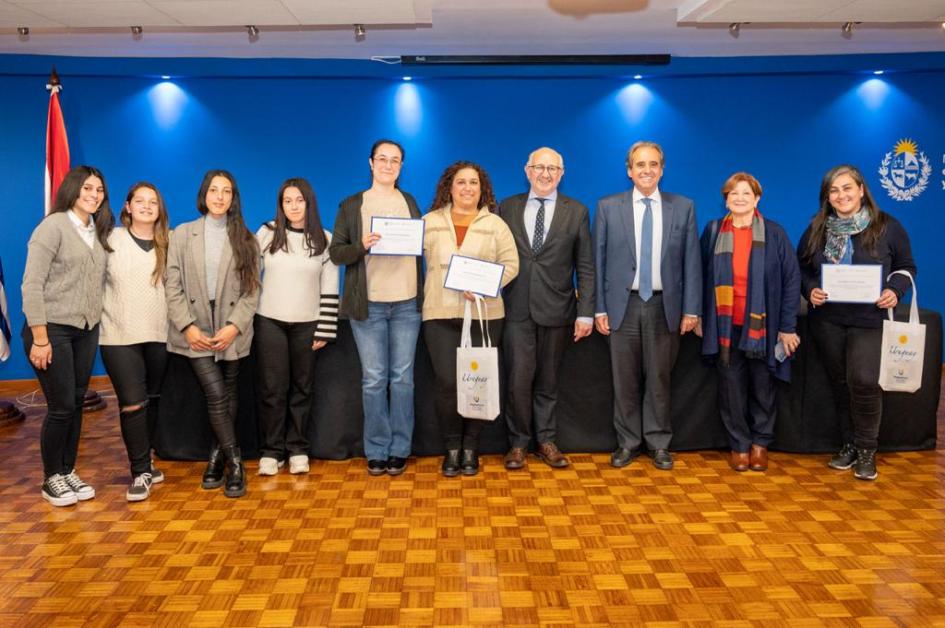 Reconocimiento a estudiantes presentes en la Conferencia de UNESCO