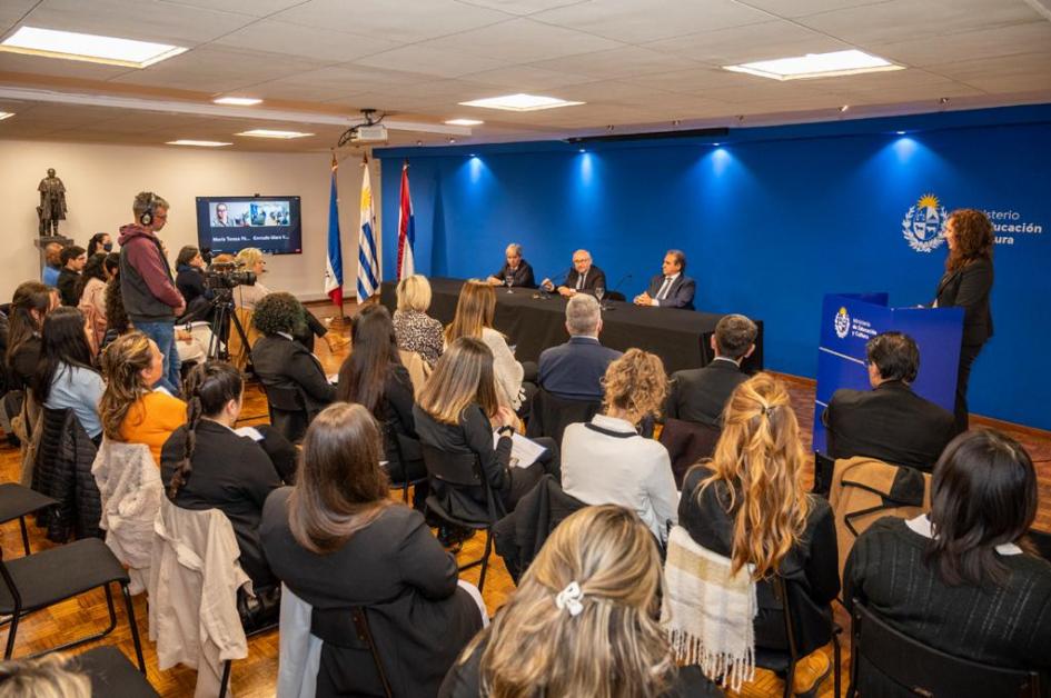 Reconocimiento a estudiantes presentes en la Conferencia de UNESCO Reconocimiento a estudiantes presentes en la Conferencia de UNESCO