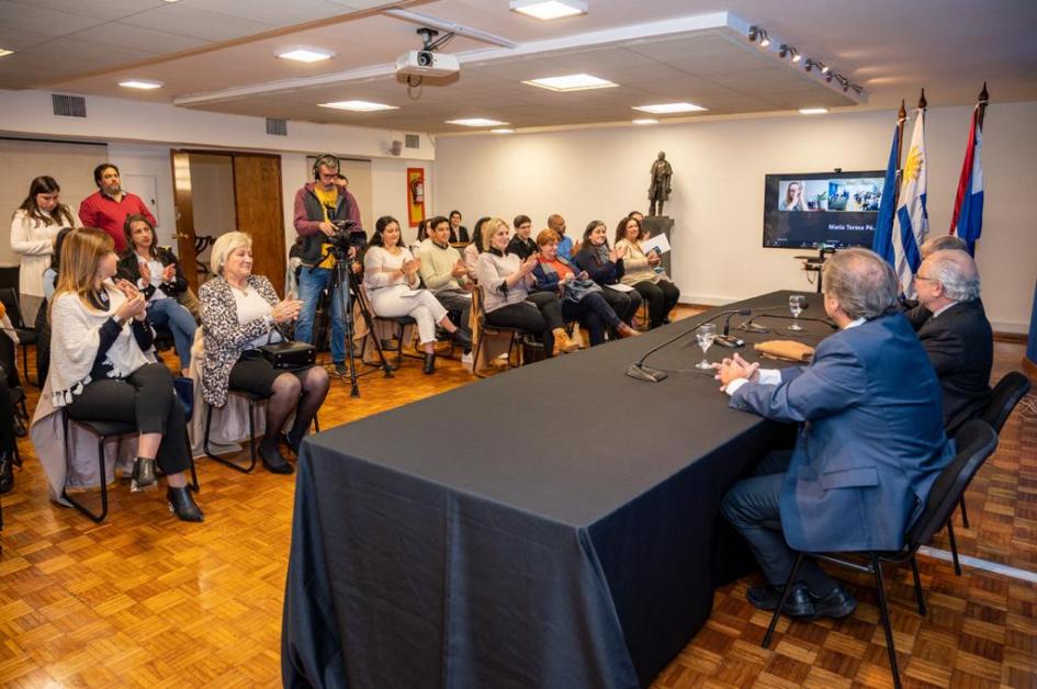 Reconocimiento a estudiantes presentes en la Conferencia de UNESCO