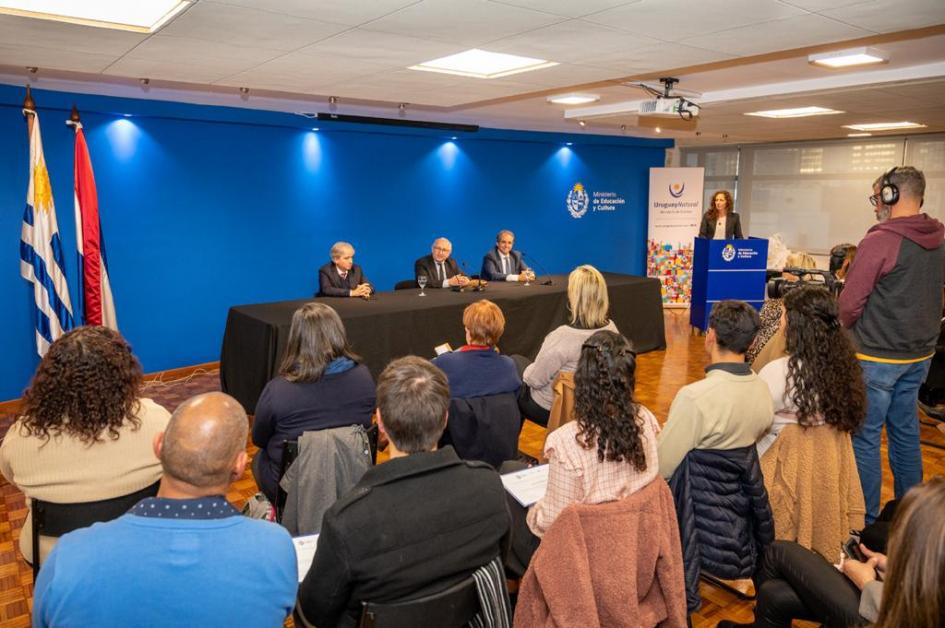 Reconocimiento a estudiantes presentes en la Conferencia de UNESCO