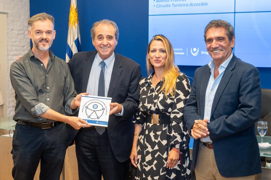 Entrega de reconocimientos en accesibilidad turística Entrega de reconocimientos en accesibilidad turística
