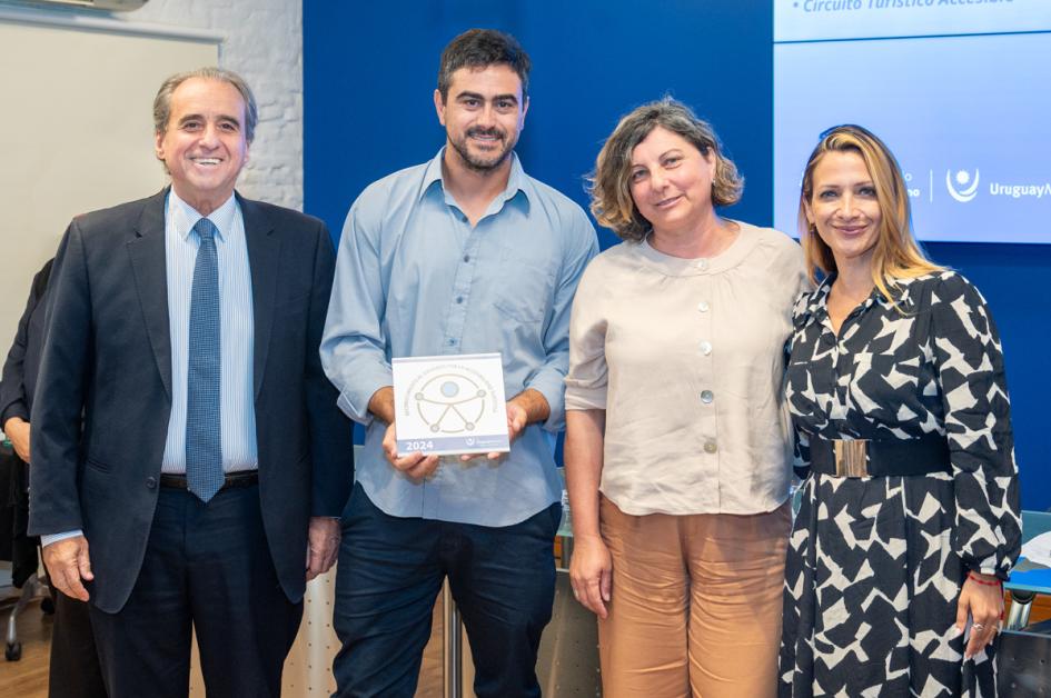 Entrega de reconocimientos en accesibilidad turística Entrega de reconocimientos en accesibilidad turística