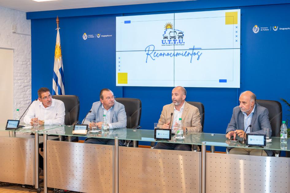 UTTU entregó reconocimientos a autoridades y celebridades UTTU entregó reconocimientos a autoridades y celebridades