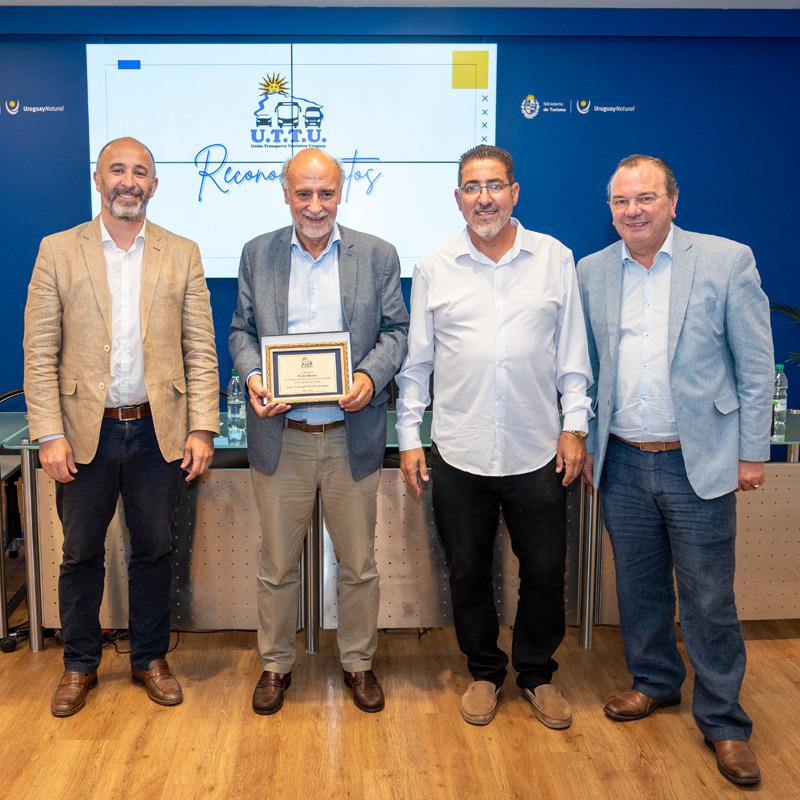 UTTU entregó reconocimientos a autoridades y celebridades UTTU entregó reconocimientos a autoridades y celebridades