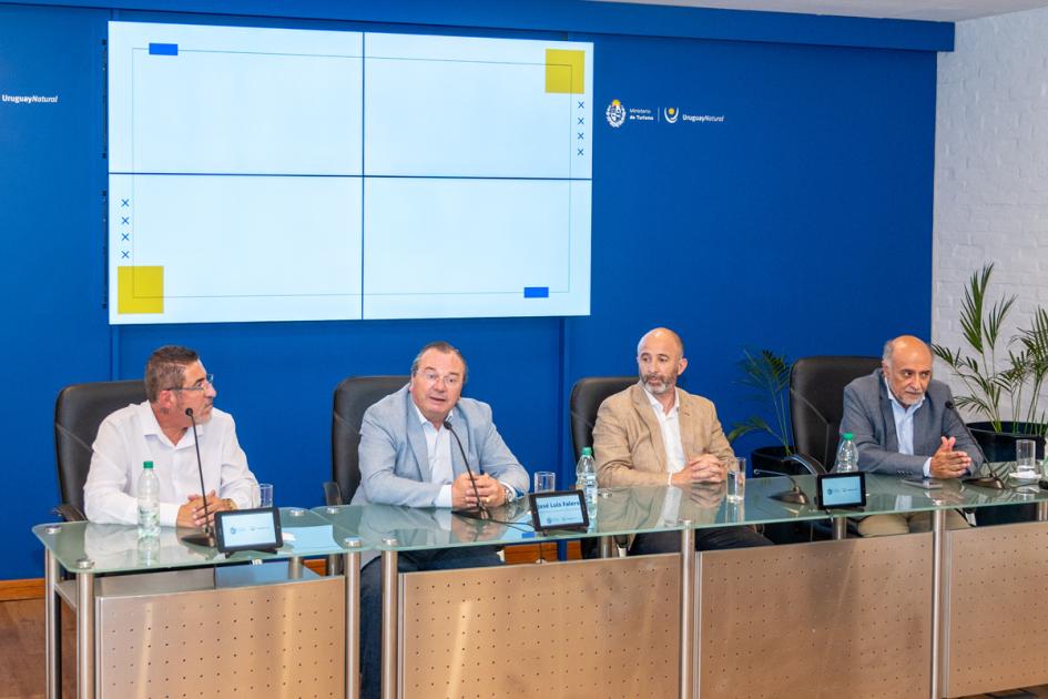 UTTU entregó reconocimientos a autoridades y celebridades UTTU entregó reconocimientos a autoridades y celebridades