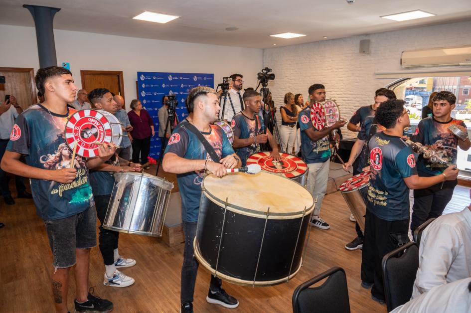 Melo se viste de fiesta para recibir a su Carnaval Melo se viste de fiesta para recibir a su Carnaval