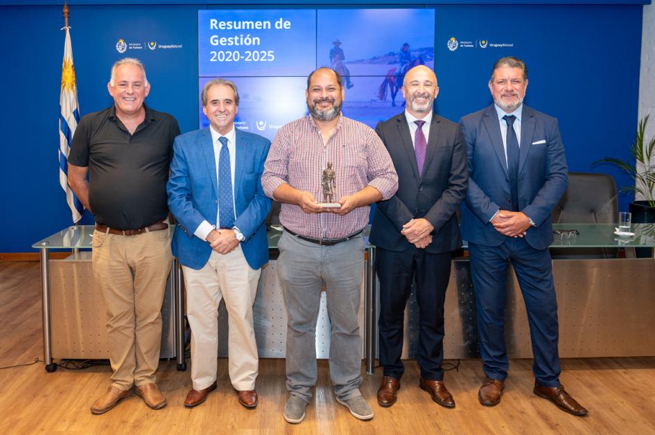 La Dirección Nacional de Turismo realizó reconocimientos a diferentes actores del sector