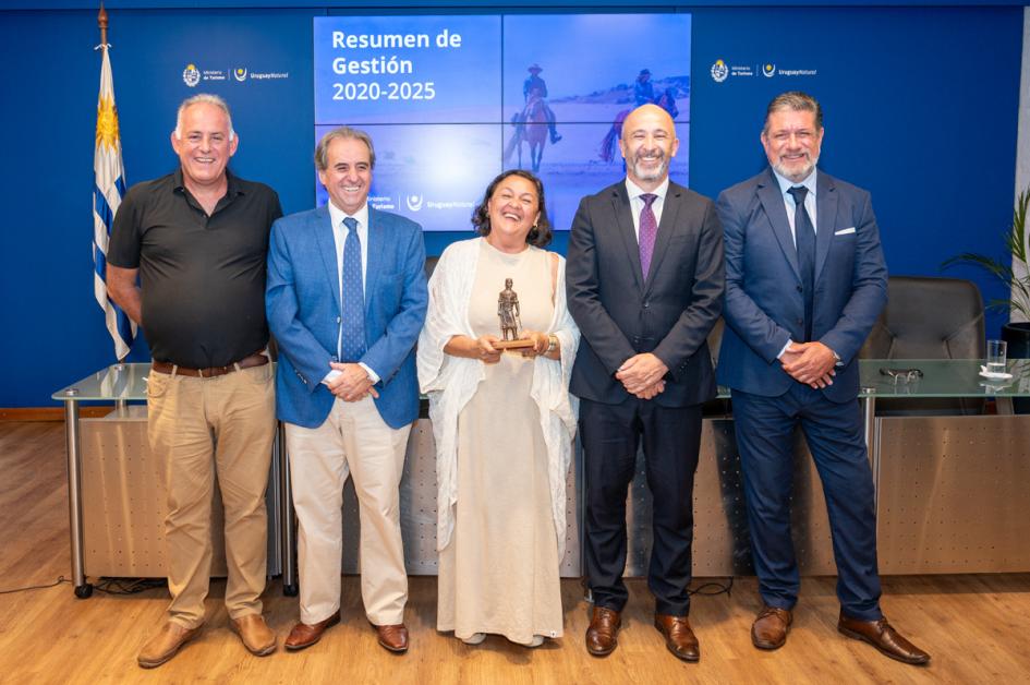 La Dirección Nacional de Turismo realizó reconocimientos a diferentes actores del sector La Dirección Nacional de Turismo realizó reconocimientos a diferentes actores del sector