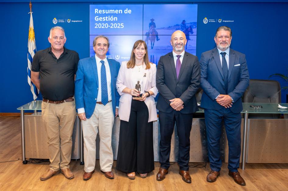 La Dirección Nacional de Turismo realizó reconocimientos a diferentes actores del sector La Dirección Nacional de Turismo realizó reconocimientos a diferentes actores del sector