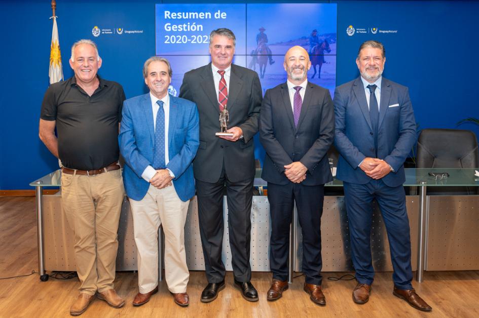 La Dirección Nacional de Turismo realizó reconocimientos a diferentes actores del sector La Dirección Nacional de Turismo realizó reconocimientos a diferentes actores del sector