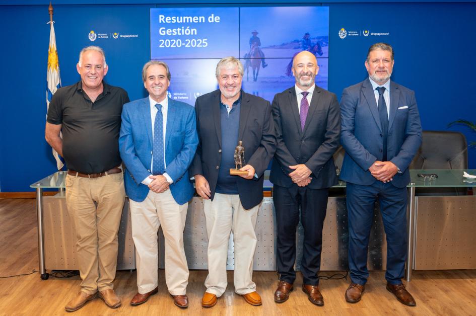 La Dirección Nacional de Turismo realizó reconocimientos a diferentes actores del sector La Dirección Nacional de Turismo realizó reconocimientos a diferentes actores del sector