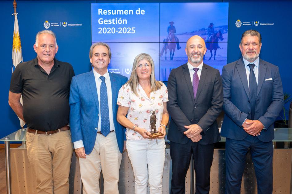 La Dirección Nacional de Turismo realizó reconocimientos a diferentes actores del sector La Dirección Nacional de Turismo realizó reconocimientos a diferentes actores del sector
