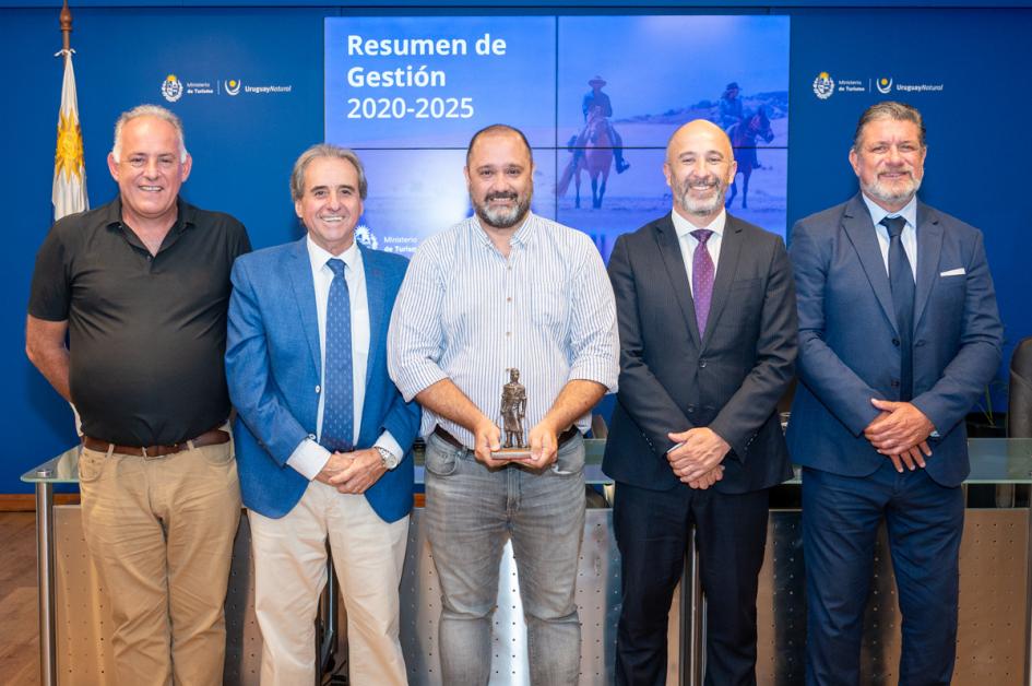 La Dirección Nacional de Turismo realizó reconocimientos a diferentes actores del sector La Dirección Nacional de Turismo realizó reconocimientos a diferentes actores del sector