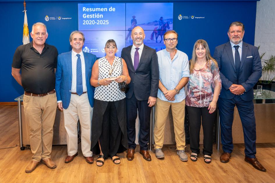 La Dirección Nacional de Turismo realizó reconocimientos a diferentes actores del sector La Dirección Nacional de Turismo realizó reconocimientos a diferentes actores del sector