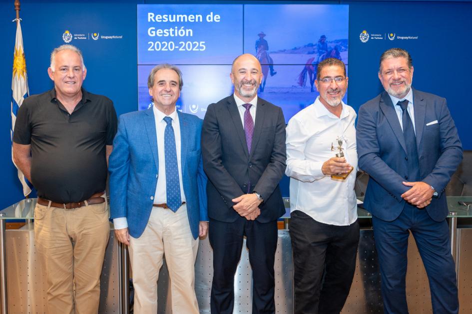 La Dirección Nacional de Turismo realizó reconocimientos a diferentes actores del sector La Dirección Nacional de Turismo realizó reconocimientos a diferentes actores del sector