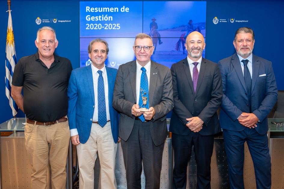 La Dirección Nacional de Turismo realizó reconocimientos a diferentes actores del sector La Dirección Nacional de Turismo realizó reconocimientos a diferentes actores del sector