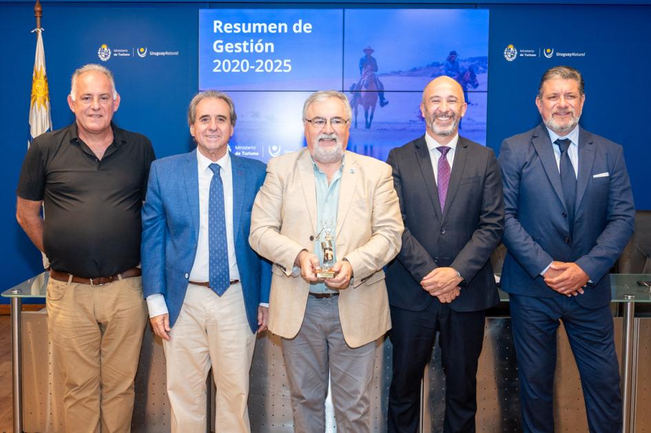La Dirección Nacional de Turismo realizó reconocimientos a diferentes actores del sector La Dirección Nacional de Turismo realizó reconocimientos a diferentes actores del sector