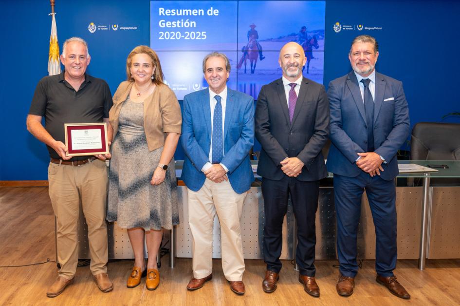 La Dirección Nacional de Turismo realizó reconocimientos a diferentes actores del sector La Dirección Nacional de Turismo realizó reconocimientos a diferentes actores del sector