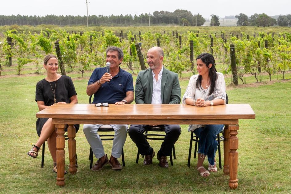 Ministro Eduardo Sanguinetti presente en el lanzamiento del 2° Festival "Pan y Queso" del Uruguay Ministro Eduardo Sanguinetti presente en el lanzamiento del 2° Festival "Pan y Queso" del Uruguay