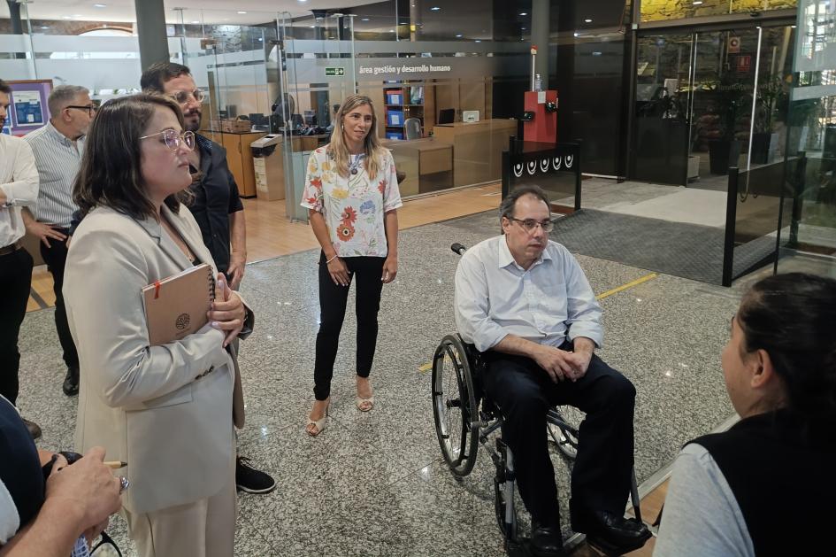Ministro Pablo Menoni recorrió las instalaciones del Ministerio de Turismo y saludó a funcionarios Ministro Pablo Menoni recorrió las instalaciones del Ministerio de Turismo y saludó a funcionarios