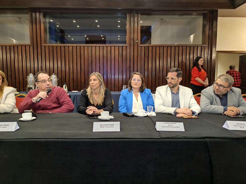 Cámara Uruguaya de Turismo recibió a autoridades del Ministerio de Turismo Cámara Uruguaya de Turismo recibió a autoridades del Ministerio de Turismo