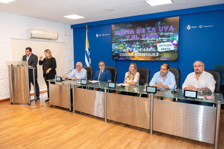Rodríguez brinda por la llegada de la 29ª edición de la Fiesta de la Uva y el Vino Rodríguez brinda por la llegada de la 29ª edición de la Fiesta de la Uva y el Vino