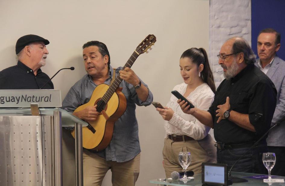 Lavalleja se viste de gala para recibir al Festival ¨Minas y Abril¨ Lavalleja se viste de gala para recibir al Festival ¨Minas y Abril¨