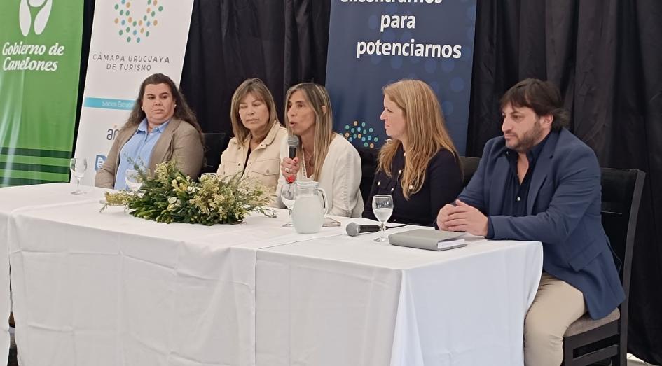 La Ministra (i) Ana Claudia Caram estuvo presente en la cita de CAMTUR en Los Cerrillos La Ministra (i) Ana Claudia Caram estuvo presente en la cita de CAMTUR en Los Cerrillos