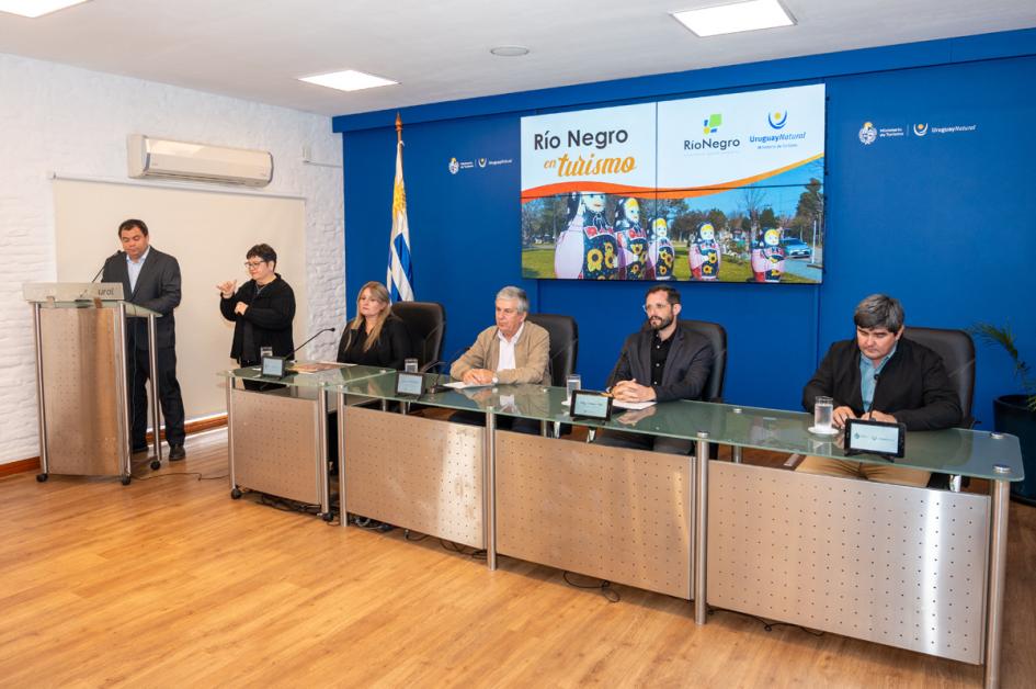 Río Negro presentó sus actividades de cara a la Semana de Turismo Río Negro presentó sus actividades de cara a la Semana de Turismo