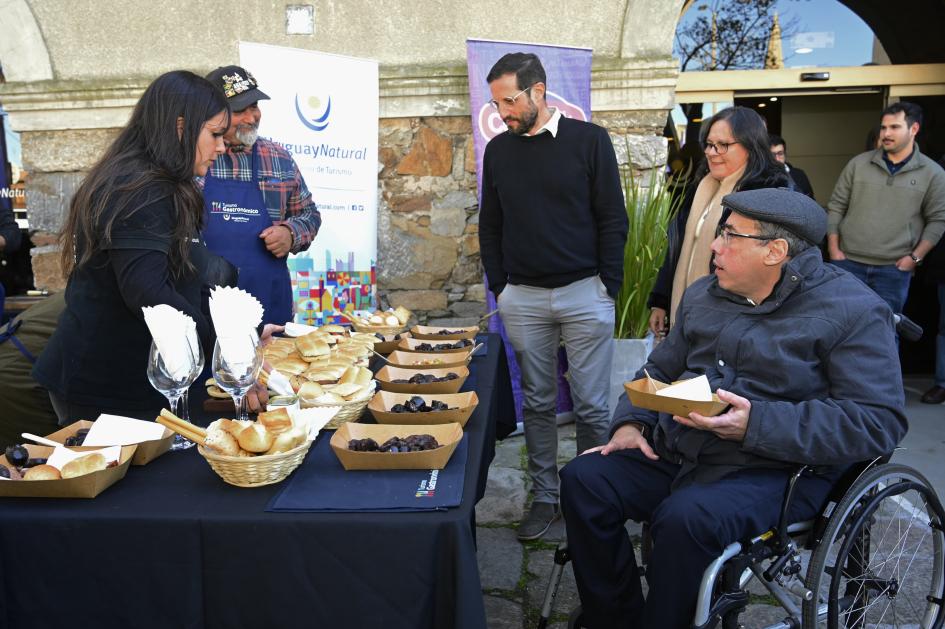 La ceremonia se llevó a cabo este miércoles 25 en la Sala Arredondo del Ministerio de Turismo La ceremonia se llevó a cabo este miércoles 25 en la Sala Arredondo del Ministerio de Turismo