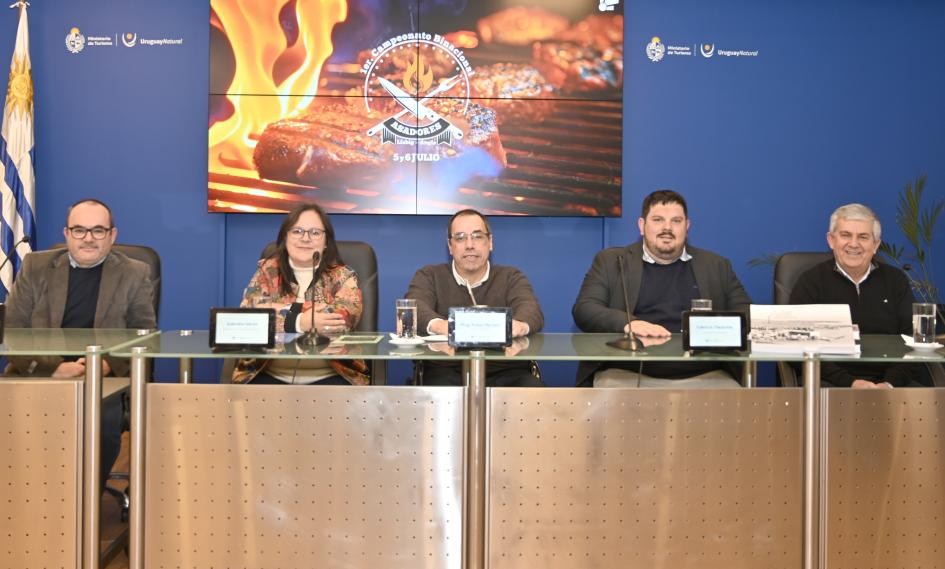 La ceremonia se llevó a cabo este miércoles 25 en la Sala Arredondo del Ministerio de Turismo La ceremonia se llevó a cabo este miércoles 25 en la Sala Arredondo del Ministerio de Turismo